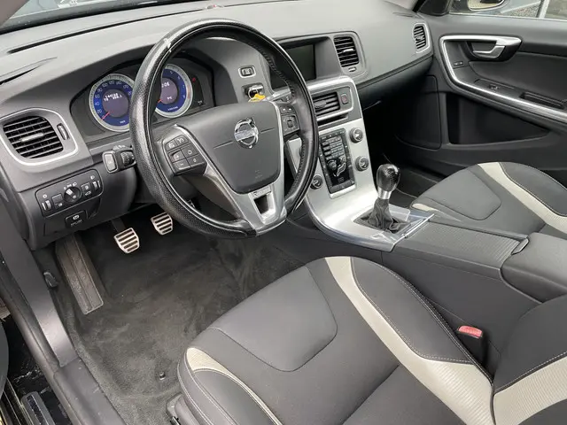 Volvo V60 1.6 T3 R-Design 2013 Benzine 11