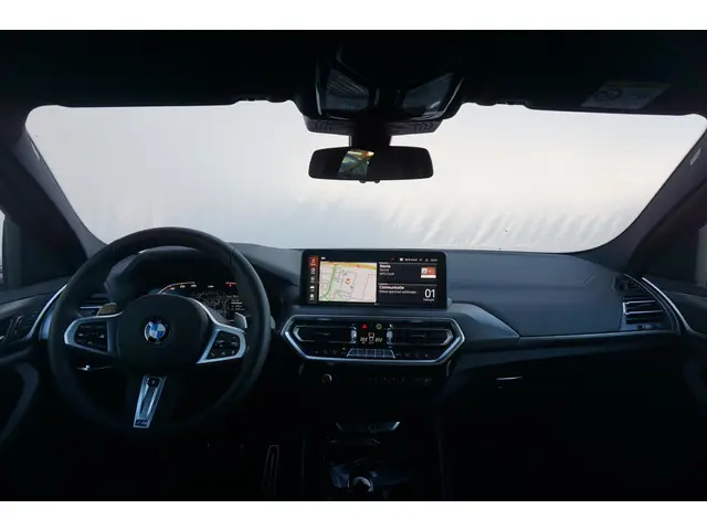BMW X4 xDrive20i 2025 Benzine 12