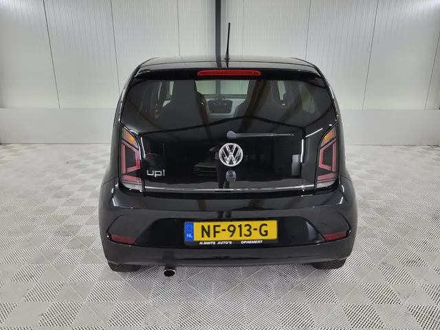 Volkswagen up! 1.0 BMT up! beats audio 2017 Benzine 4