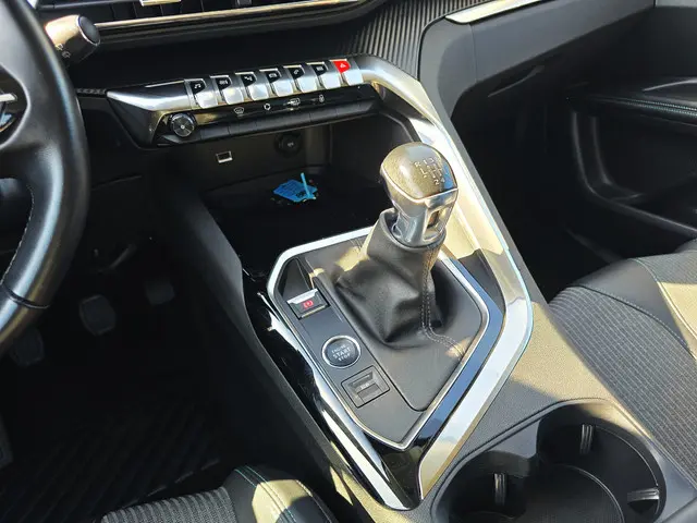 Peugeot 3008 1.2 PureTech Active 2022 Benzine 16