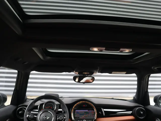 MINI 5-Deurs Cooper 2020 Benzine 32