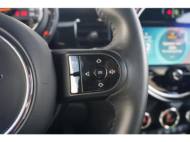 MINI 5-Deurs Cooper Camden Edition 2023 Benzine 14