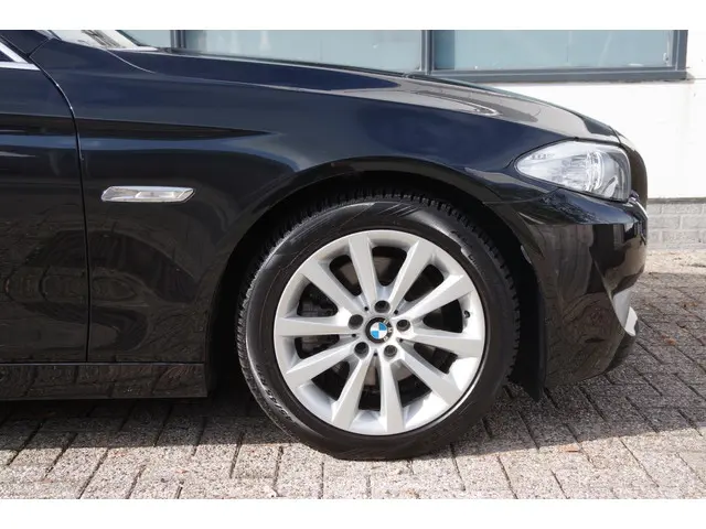 BMW 5 Serie 520i Upgrade Edition 2013 Benzine 24