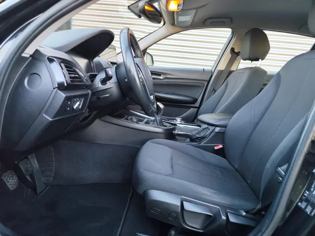 BMW 1 Serie 114i EDE Executive 2014 Benzine 11