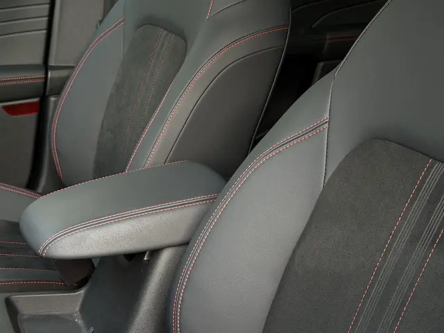 Ford Kuga 2.5 PHEV ST-Line X 2025 Hybride Benzine 18