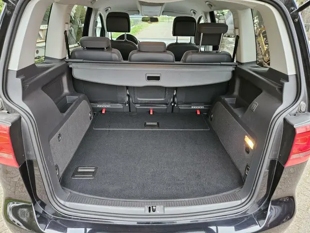 Volkswagen Touran 1.2 TSI Highline Life 2013 Benzine 33