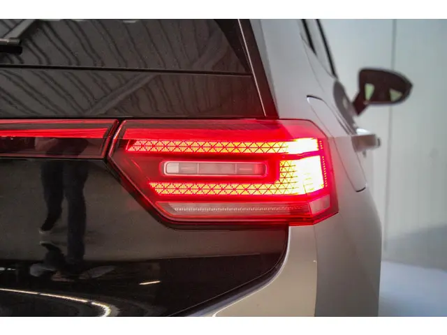 Volkswagen ID.3 Pro 58 kWh | LEDER | UNIEK! | 2020 Elektrisch 9