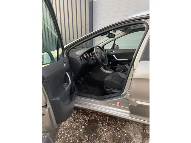 Peugeot 308 SW 1.6 VTi X-Line 2012 Benzine 10