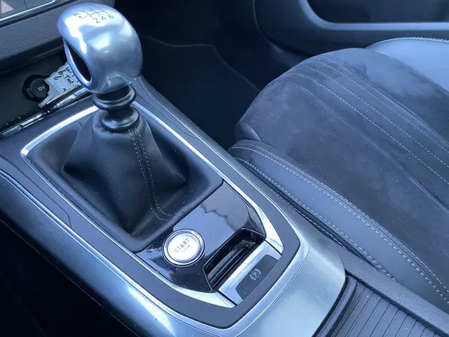 Peugeot 308 1.6 THP Allure 2014 Benzine 23