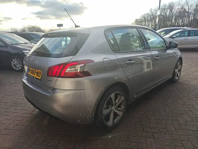 Peugeot 308 1.2 Automaat PureTech Allure NAVI 2017 Benzine 4