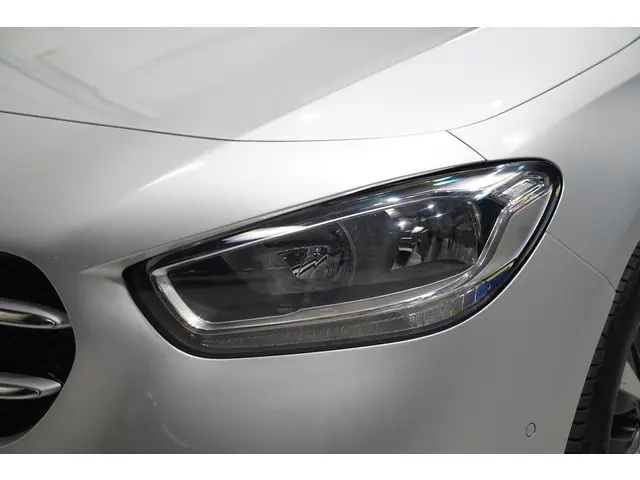 Mercedes-Benz B-Klasse 180d Style 2019 Diesel 25