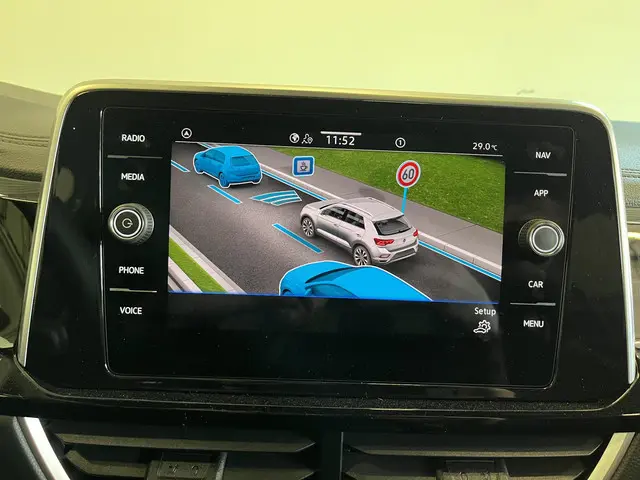 Volkswagen T-Roc 1.5 TSI 150pk DSG R-Line 2024 Benzine 22