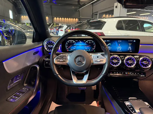 Mercedes-Benz A-Klasse 180 AMG Line 2020 Benzine 11