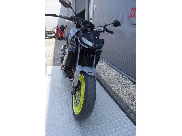Yamaha MT 09 ABS 2017 Benzine 4