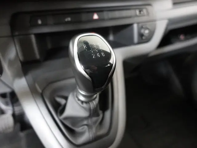 Opel Vivaro 102pk L3H1 Edition 2022 Diesel 26