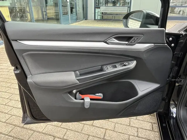 Volkswagen Golf 1.5 TSI Life 2020 Benzine 13