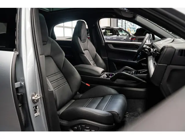 Porsche Cayenne Coupé 3.0 E-Hybrid 2025 Hybride Benzine 6