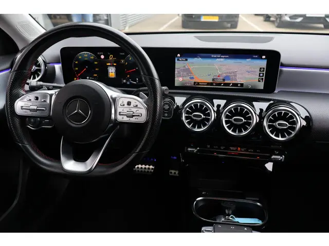 Mercedes-Benz A-Klasse 250 Premium Plus 2018 Benzine 25