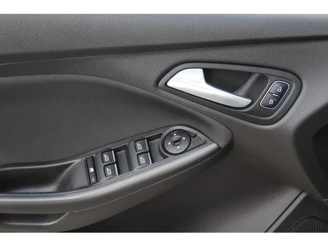 Ford Focus Wagon 1.0 Lease Edition 125 Pk 2017 Benzine 31
