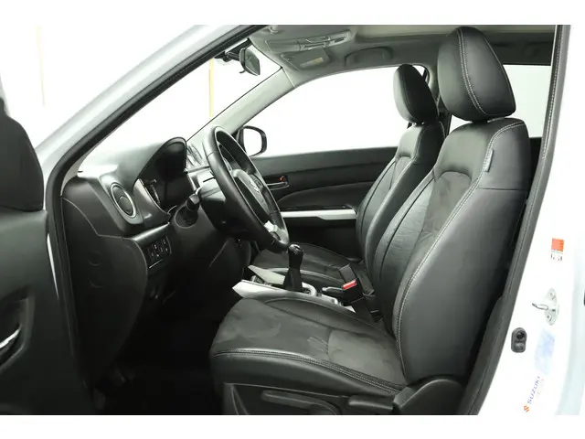 Suzuki Vitara 1.6 High Executive 2015 Benzine 17