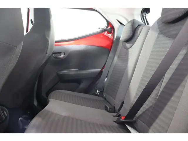Toyota Aygo 1.0 VVT-i x-play 2020 Benzine 17