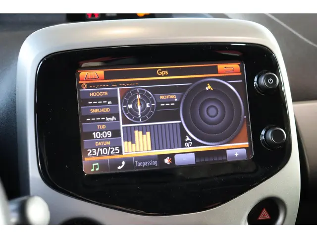 Toyota Aygo 1.0 VVT-i x-nav, 2018 Benzine 9