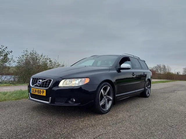 Volvo V70 1.6 T4 R-Design. TREKHAAK! 2012 Benzine
