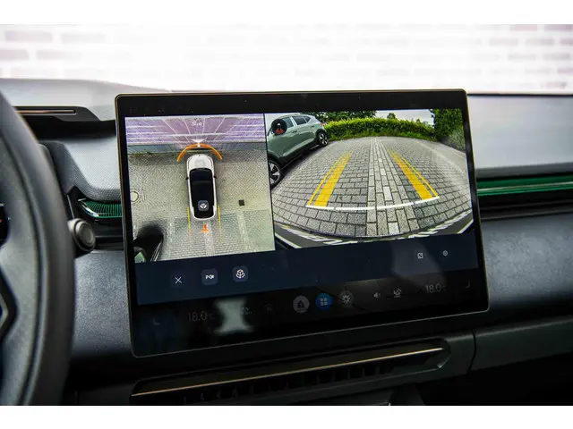 Lynk & Co 08 1.5 More 2025 Hybride Benzine 24