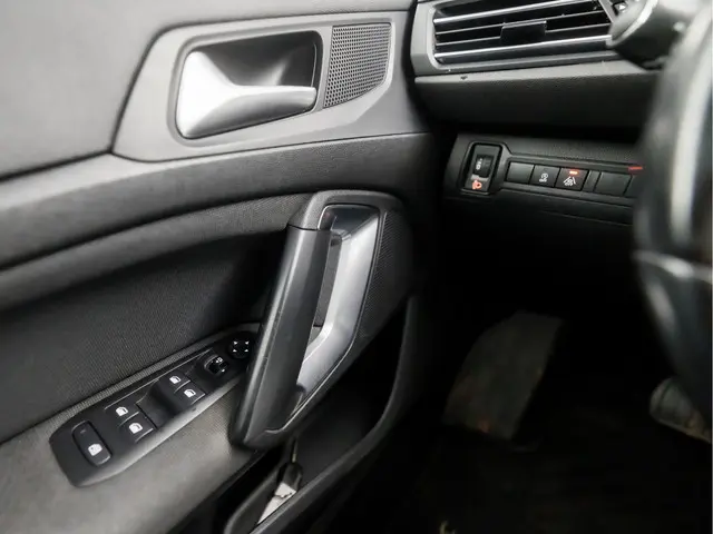Peugeot 308 SW 1.2 PureTech Allure Sport 2017 Benzine 23