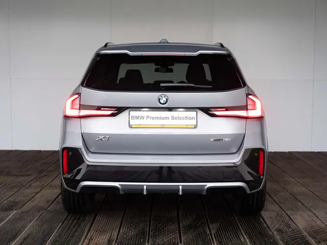 BMW X1 sDrive18i 2022 Benzine 5