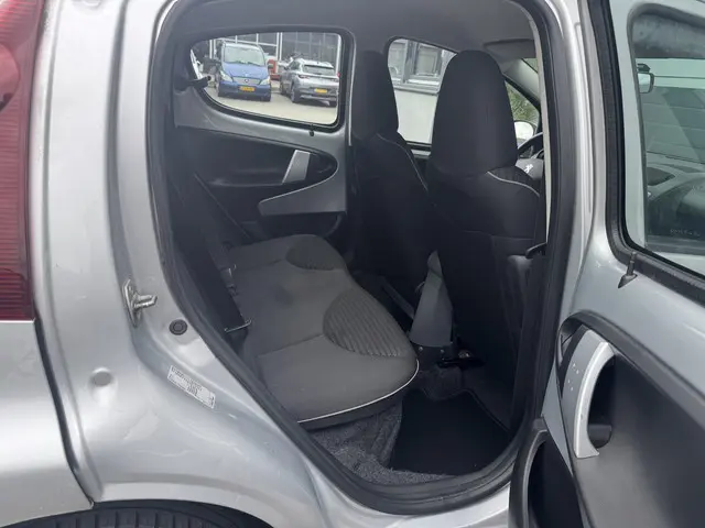 Peugeot 107 1.0 Active 2012 Benzine 12