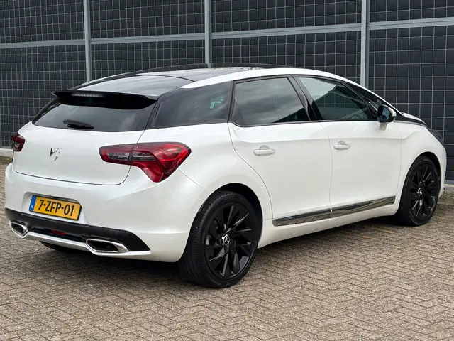 Citroën DS5 1.6 | 156PK | So Chic | automaat | pano | 2014 Benzine 2