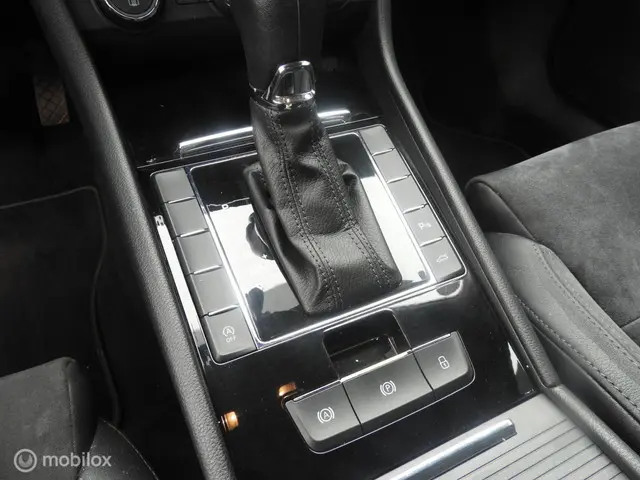 Škoda Superb Combi 1.8 TSI Business 2016 Benzine 23