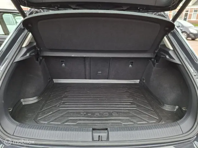 Volkswagen T-Roc 1.0 TSI Style Business 2021 Benzine 12