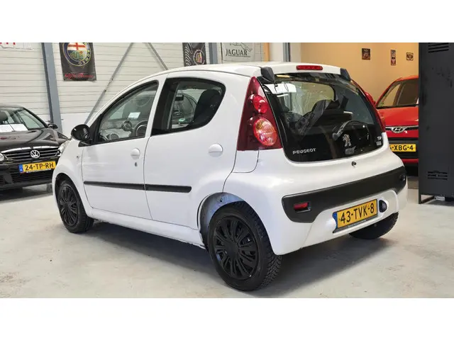 Peugeot 107 1.0 Active 2012 Benzine 7