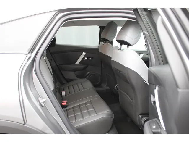 Citroën C4 HYBRID 145 MAX 2025 Hybride Benzine 12