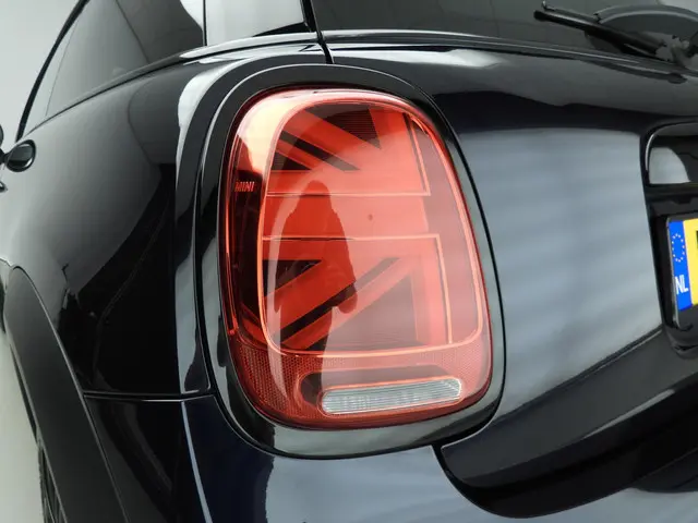 MINI 3-Deurs Cooper 2022 Benzine 31
