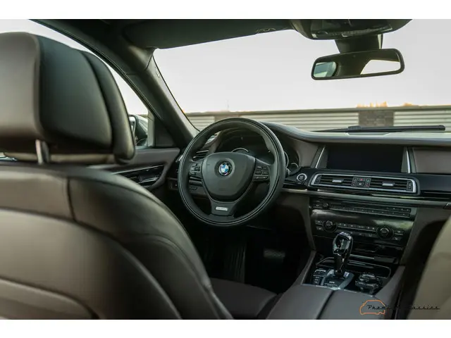 BMW 7 Serie 750d xDrive High Executive 2012 Diesel 4