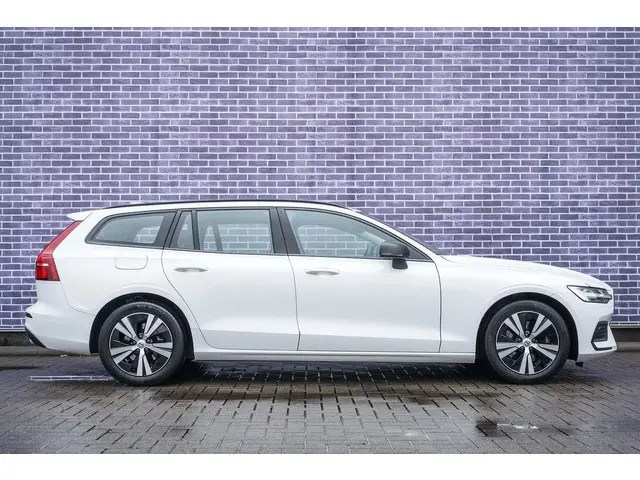 Volvo V60 2.0 B3 Momentum Advantage 2020 Benzine 11