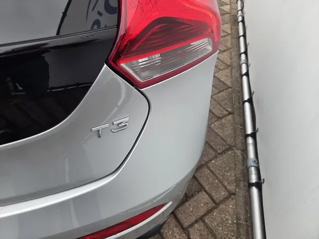 Volvo V40 1.6 T3 Kinetic 2012 Benzine 13