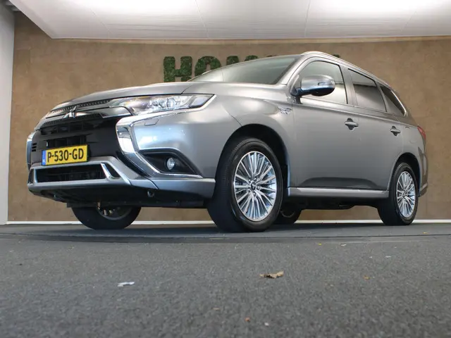 Mitsubishi Outlander 2.4 PHEV Pure 2021 Hybride Benzine 12