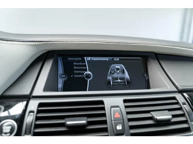 BMW X5 4.4i M 556 PK Akrapovic Full Option 2012 Benzine 22