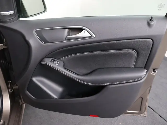 Mercedes-Benz B-Klasse 180 Prestige 2014 Benzine 26