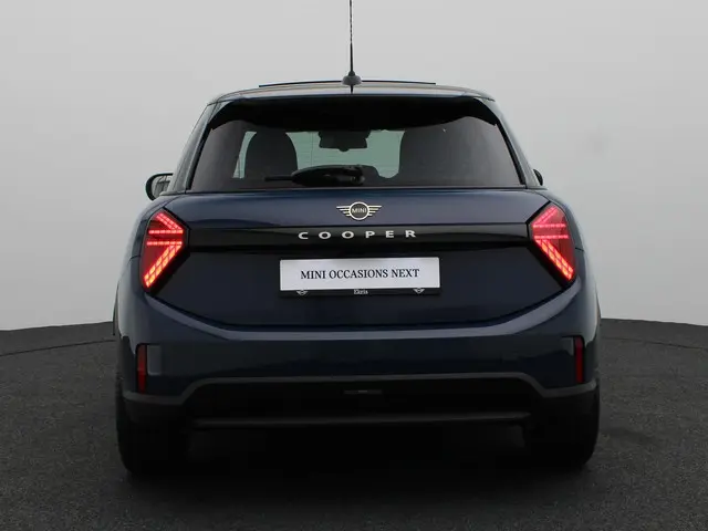 MINI 5-Deurs Cooper C 2024 Benzine 5