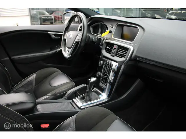 Volvo V40 2.0 T2 R-Design/Navi/Tel/Pdc/Trekhaak/ 2015 Benzine 22