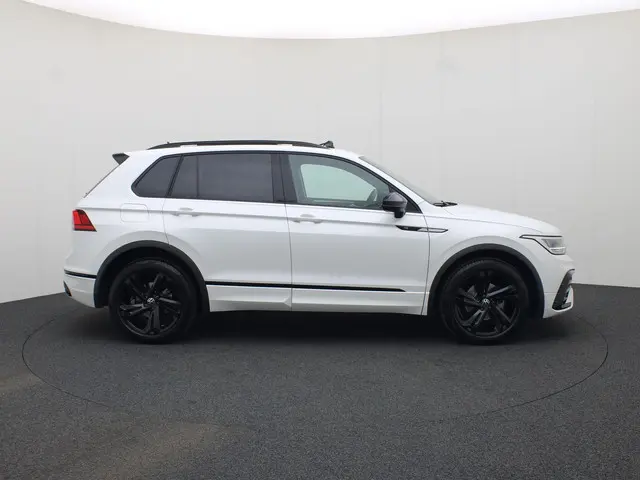 Volkswagen Tiguan 1.5 Tsi 150pk DSG R-Line 2024 Benzine 3
