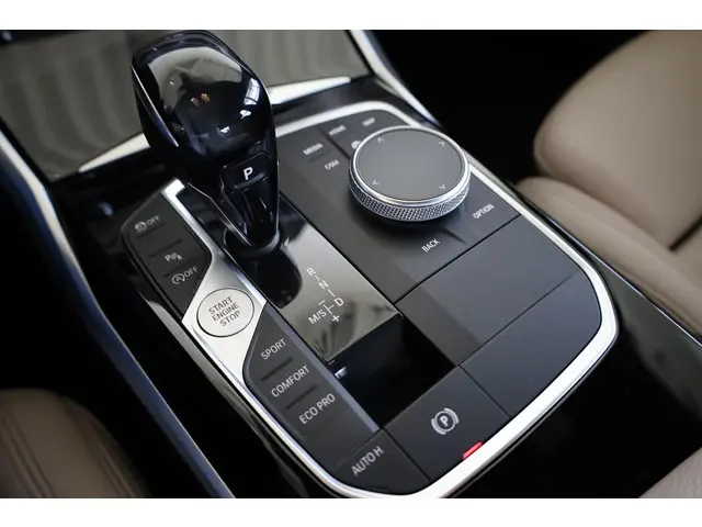 BMW 3 Serie Sedan 320i 2019 Benzine 21