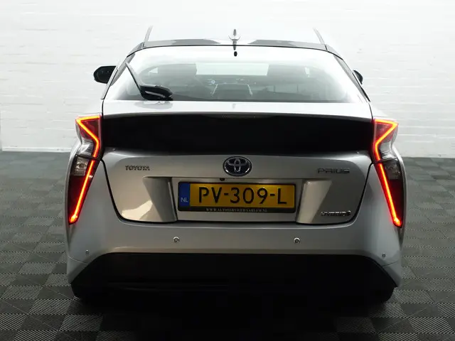 Toyota Prius 1.8 Dynamic+ Aut- 2017 Hybride Benzine 34