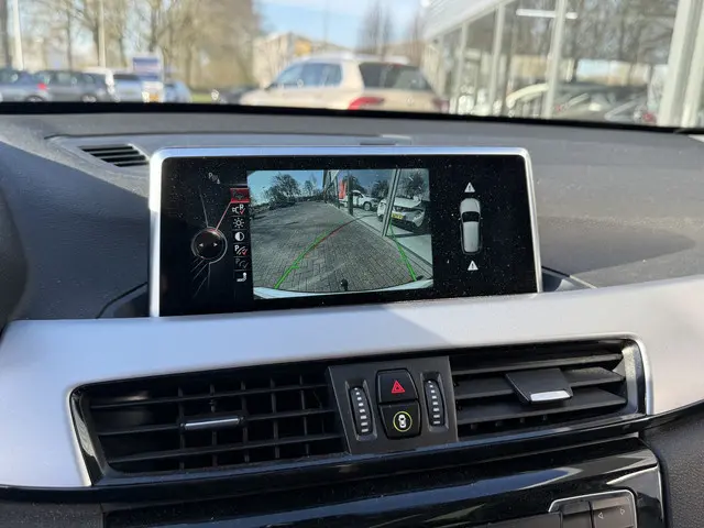 BMW X1 sDrive18i Centennial High Executive 2016 Benzine 7