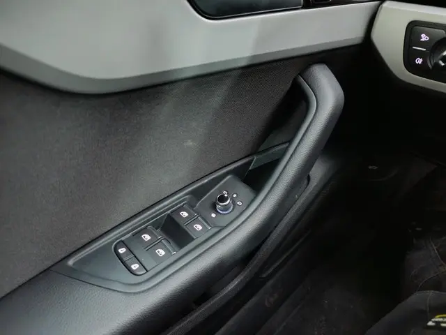 Audi A4 Avant 35 TFSI Advanced Edition 2023 Benzine 32